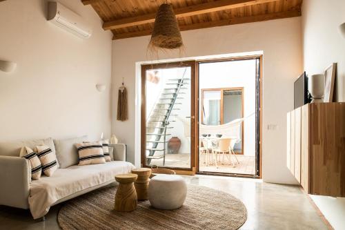 BnB Homes Modern Cozy Townhouse with 2 bedrooms and patio in the Old Town