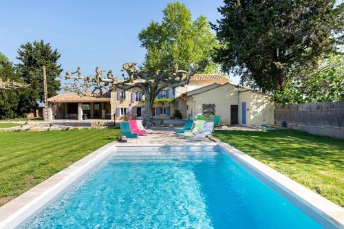 Manade Caillan, Mas Provençal Piscine, Pétanque, patio