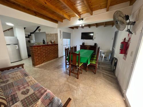 Una cocina o cocineta en DUPLEX COMICO