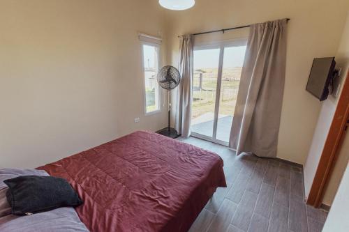 Cama o camas de una habitación en Casa con pileta en barrio Pillahuinco