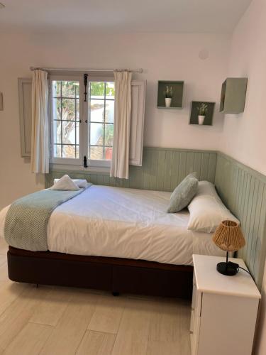 Postel nebo postele na pokoji v ubytování Villa Portitxol en Moraira