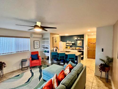 a living room with a couch and a dining room at Holualoa Gardens 104 in Kailua-Kona
