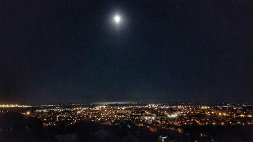Gambar di galeri bagi Apartamento con vistas al valle di Viladecáns