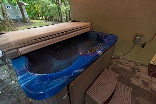 a bath tub with a bluevisor in a room at Hottub,5Bedrooms, BigBoulder Jack frost Ski Mts,SplitRock Waterpk,Linens, Firepit! in Lake Harmony