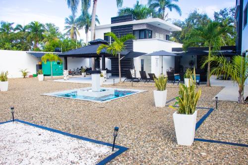 Piscina en o cerca de Level suites VIP