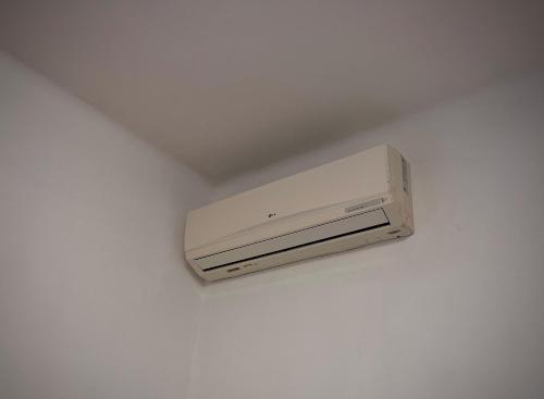 a air conditioner on the ceiling of a room at Urban Nomad Hostel and Food Av Paulista in Sao Paulo