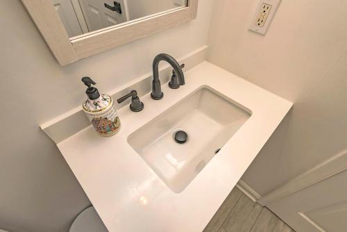 a white sink in a bathroom with a mirror at Camelback Ski Mts,Firepit, Hottub,Kalahari WaterPark,Linens! in Cresco