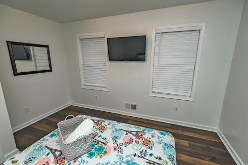a white room with a bed and two windows at Camelback Ski Mts,Firepit, Hottub,Kalahari WaterPark,Linens! in Cresco