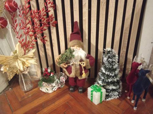 a santa claus figurine in a crib with presents at Apartman EN in Dušanovac (historical)