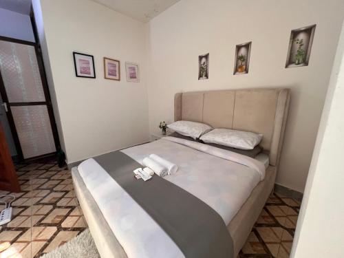 Llit o llits en una habitació de City Apartment