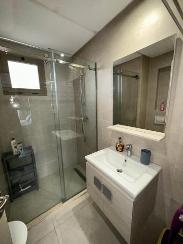 Koupelna v ubytování Luxury Condo in Tamraght, Agadir