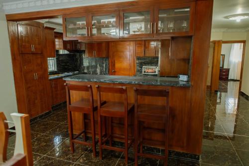 Etage prive dans maison , très chaleureuxにあるキッチンまたは簡易キッチン