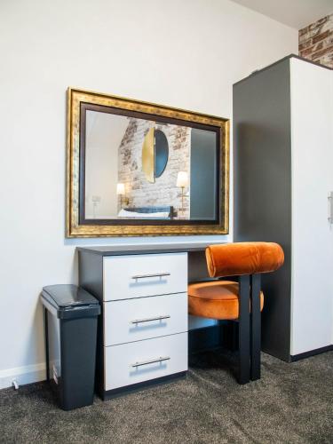 a desk with a chair and a mirror at Norfolk Heritage Park Rooms - Sheffield in Victoria