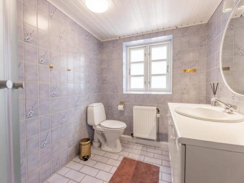 a bathroom with a toilet and a sink at Charming Seaside Escape - By Traum Ferienwohnungen in Hjørring