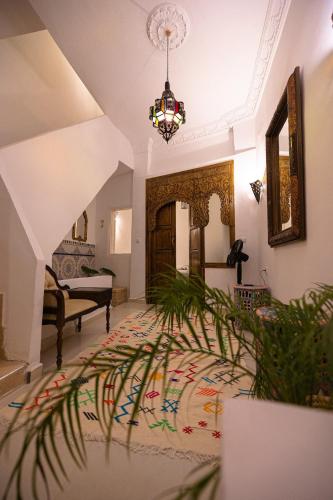 a living room with a chandelier at Dar Tanjawiya in Tangier