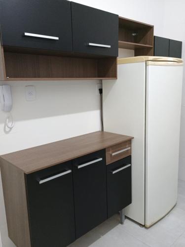 Η κουζίνα ή μικρή κουζίνα στο Casa de condomínio