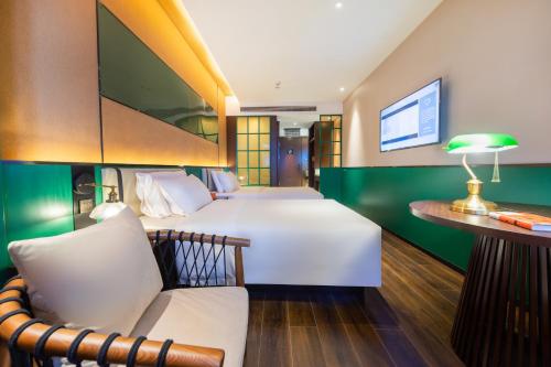 Atour X Hotel Wuhan Hang Lung Plaza NetEase Cloud Music 객실 침대