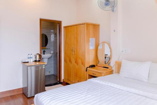 Postel nebo postele na pokoji v ubytování Mylan Hotel Đà Lạt by HOFs