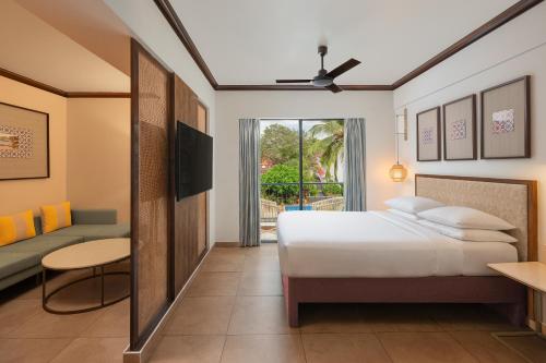 Postel nebo postele na pokoji v ubytování Fairfield by Marriott Goa Anjuna