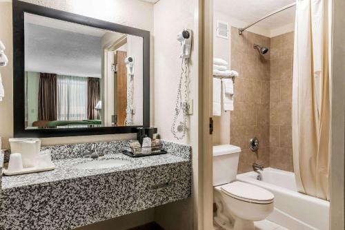 Ένα μπάνιο στο Quality Inn
