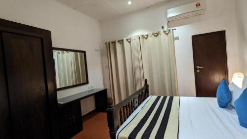 Una cama o camas en una habitación de Ocean Breeze villa