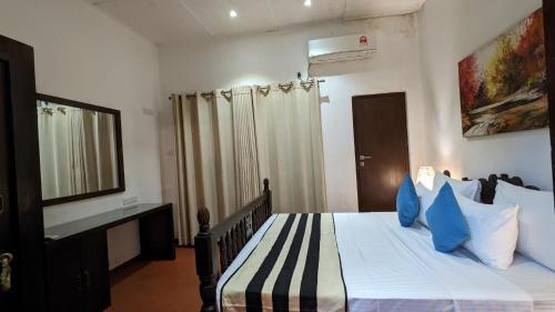 Una cama o camas en una habitación de Ocean Breeze villa