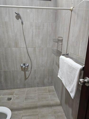 Ένα μπάνιο στο Atma Karsa House