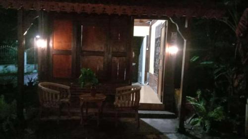 Afbeelding uit fotogalerij van Omah Jowo homestay in Adi Sutjipto