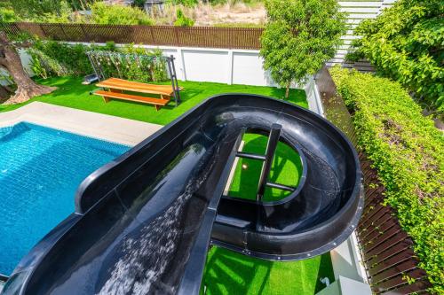 Bazén v ubytování Moon Shade Pool Villa Pattaya nebo v jeho okolí