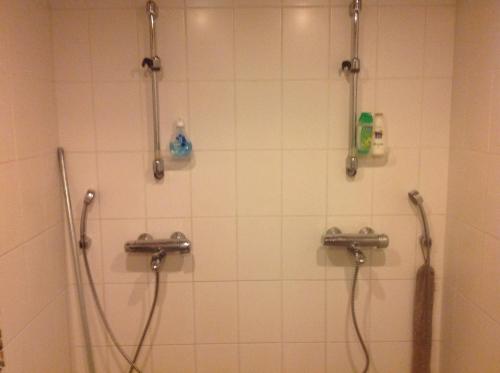 Kylpyhuone majoituspaikassa Villa Somosenranta