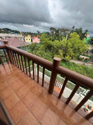 En balkon eller terrasse på Tagaytay Log Cabin