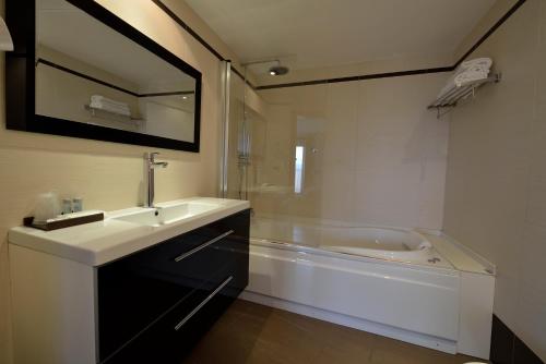 Phòng tắm tại Hotel Ciutat d'Amposta
