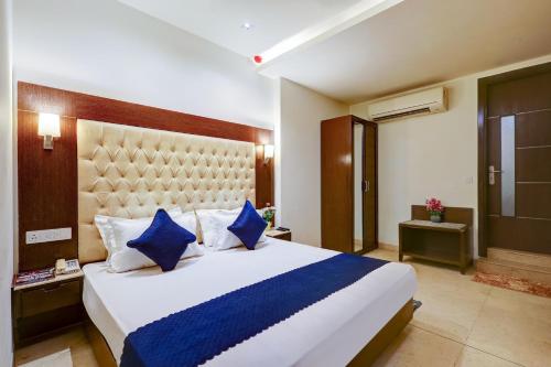 Ένα ή περισσότερα κρεβάτια σε δωμάτιο στο Hotel The Metropolis Tourist Near Connaught Place And Ramakrishna Ashram Marg Metro Station