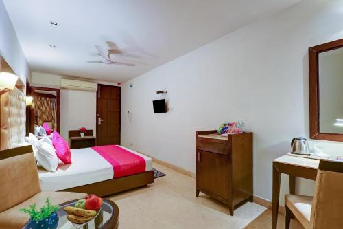 Ένα ή περισσότερα κρεβάτια σε δωμάτιο στο Hotel The Metropolis Tourist Near Connaught Place And Ramakrishna Ashram Marg Metro Station