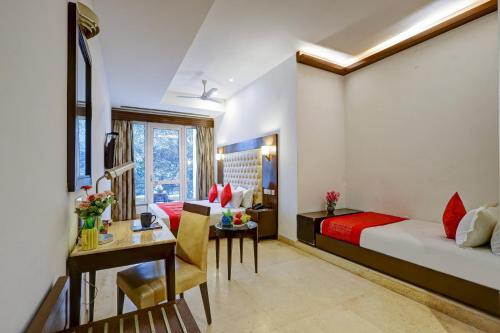 Ένα ή περισσότερα κρεβάτια σε δωμάτιο στο Hotel The Metropolis Tourist Near Connaught Place And Ramakrishna Ashram Marg Metro Station