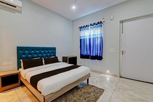 a bedroom with a large bed and a shower at Collection O Maharaja Resort in Varanasi