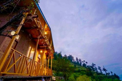 Landskap semula jadi dekat dengan chalet