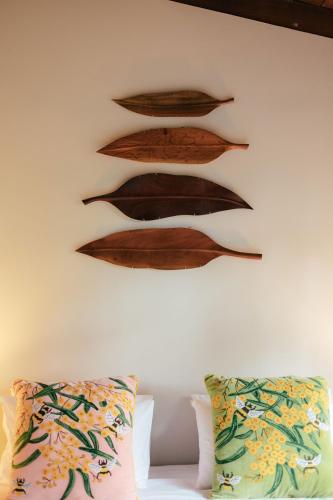 Una cama o camas en una habitación de The Floating Forest