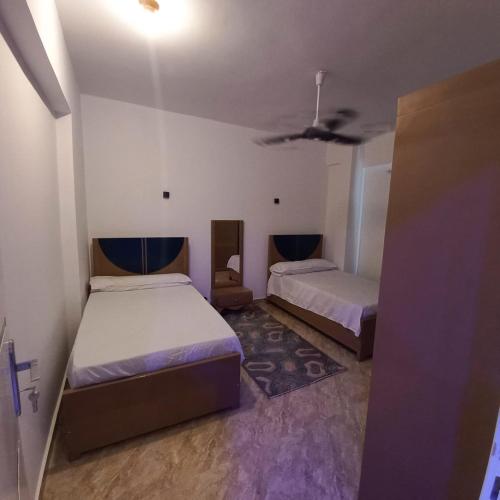 Katil atau katil-katil dalam bilik di Banana Guest House