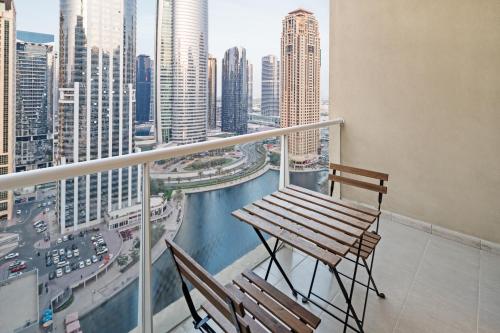 Modern Studio Apartment in Lake View