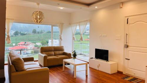 Posezení v ubytování Away From Home - 3 - Rooms In Ooty, Home Stay Ooty
