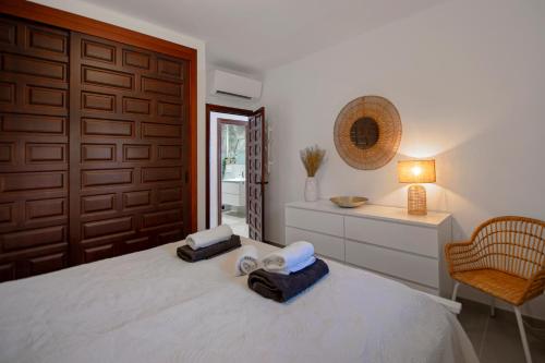 Oasis de Capistrano, Calle Las Palmas 24 B