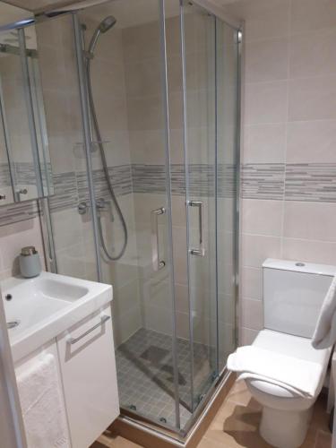 Ένα μπάνιο στο Aquitain Home chambre studio appartement Gare Saint Jean