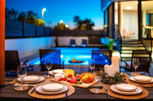 Πισίνα στο ή κοντά στο Villa Laurel