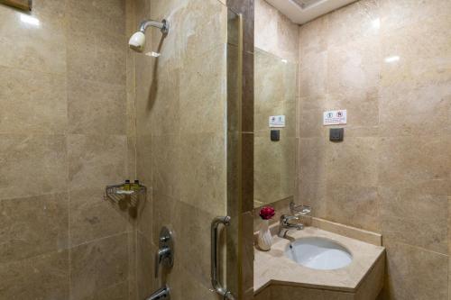 Ένα μπάνιο στο Al Hidayah Towers Hotel