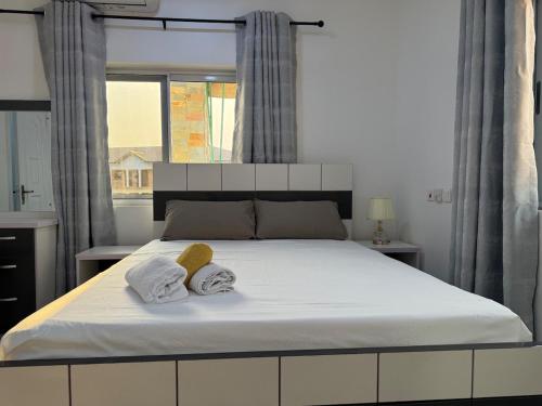 Postel nebo postele na pokoji v ubytování Ann luxurious Apartments 4