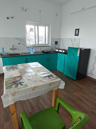 Kuchyň nebo kuchyňský kout v ubytování Abhi's Cottage