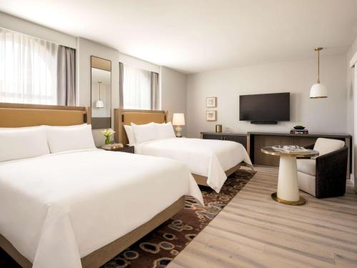 Télévision ou salle de divertissement dans l'établissement Fairmont Breakers Long Beach
