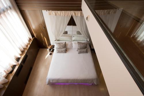 Postel nebo postele na pokoji v ubytování Hotel Museu Llegendes de Girona