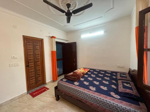 Postel nebo postele na pokoji v ubytování Anjali Home Stay